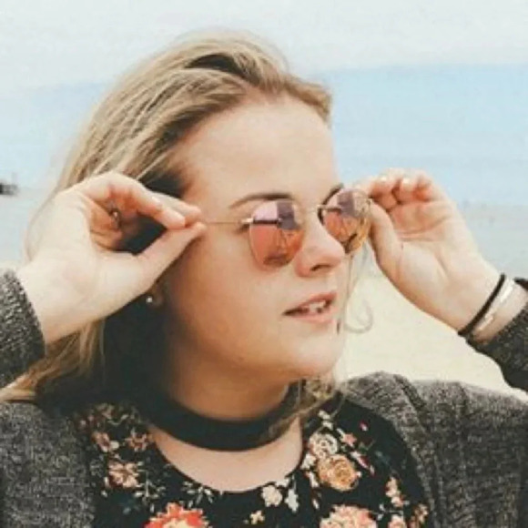 Revitalize Resale- Ethically Sourced in 🇺🇸&🇬🇧 - Picture 3 of 3